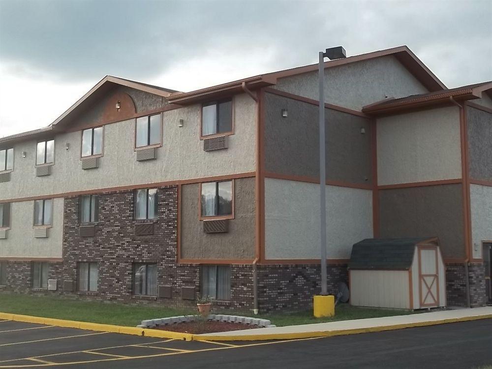 Hotel Super 8 By Wyndham Bedford Exterior foto