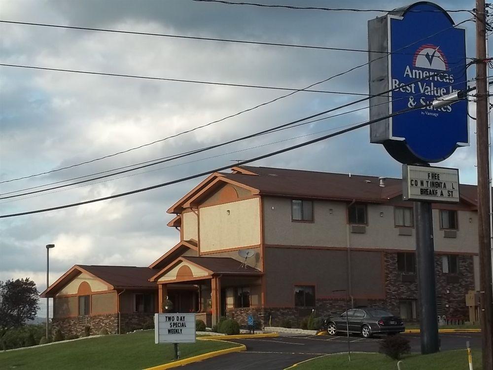 Hotel Super 8 By Wyndham Bedford Exterior foto