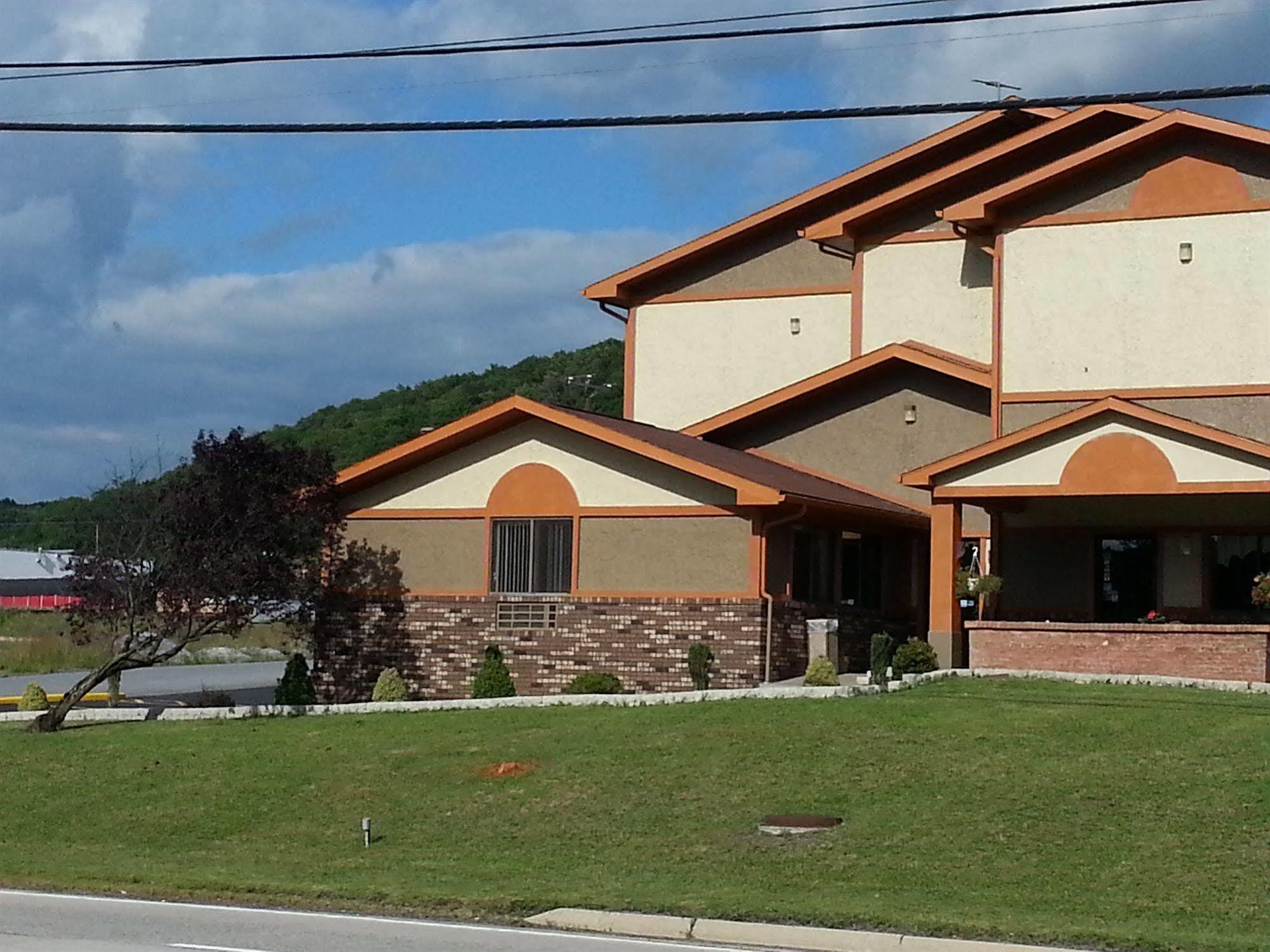 Hotel Super 8 By Wyndham Bedford Exterior foto