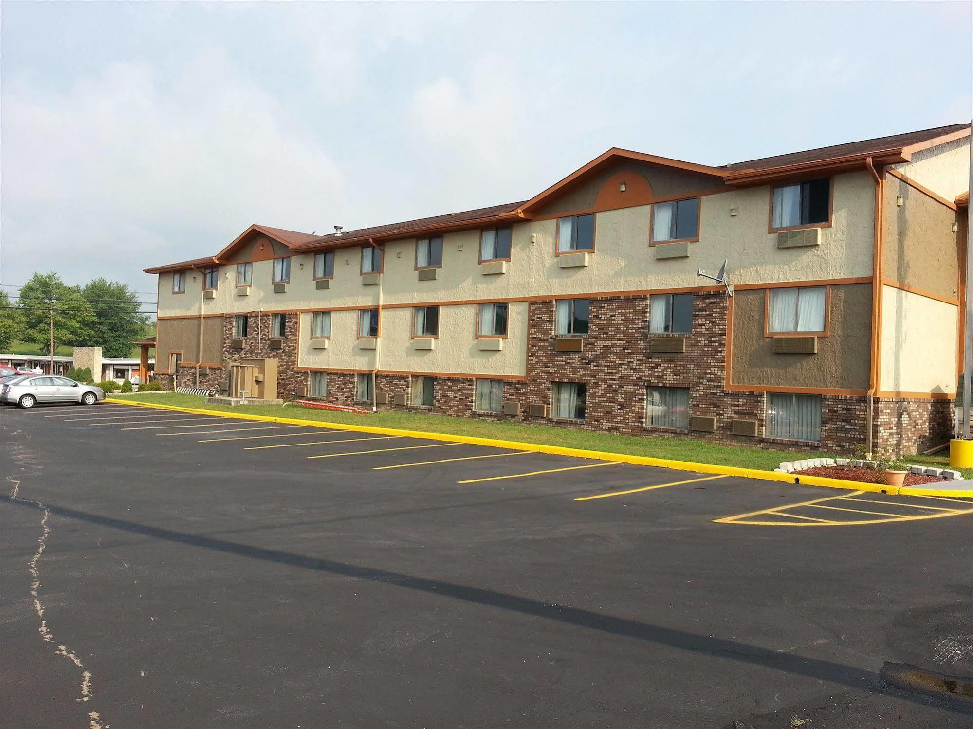 Hotel Super 8 By Wyndham Bedford Exterior foto